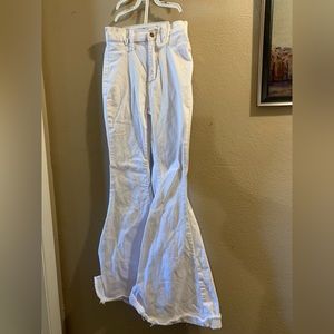 Vibrant flare jeans. White-NEW